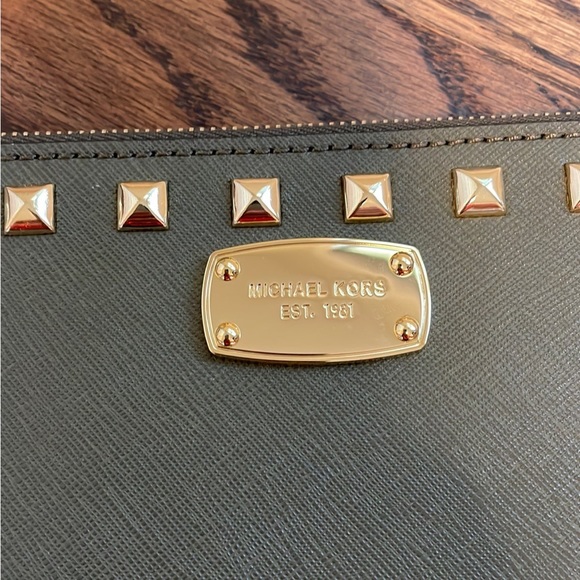 NEW Michael Kors Clutch - Picture 2 of 4